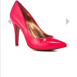Bcbgeneration hot pink pump